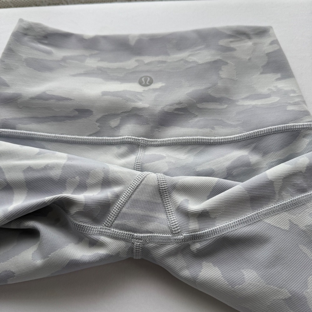 Lululemon Wonder Under Crop Leggings Grey White Camo High Rise Size 2 Yoga - Picture 4 of 10